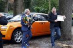 Lage Vuursche 31 januari 2022
Johan Vlemmix (Bloemen ) en Salar Azimi ( Kaviaar ter waarde van 100.000euro) brengen kado naar prinses Beatrix op kasteel Drackensteyn vanwege haar 84e verjaardag