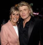 Amsterdam 22 februari 2022
Hans Klok viert zijn 53e verjaardag in the Harbour Club. Later op de avond vraagt hij zijn partner Dann v Ling ten huwelijk. Hans met Sylvia v d Akker