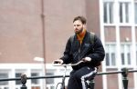 Amsterdam 3 februari 2022
Tim Hofman en Nienke Plas staan 20 minuten in de regen te kletsen op straat in Amsterdam centrum