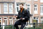 Amsterdam 3 februari 2022
Tim Hofman en Nienke Plas staan 20 minuten in de regen te kletsen op straat in Amsterdam centrum