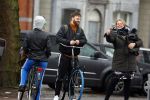 Amsterdam 3 februari 2022
Tim Hofman en Nienke Plas staan 20 minuten in de regen te kletsen op straat in Amsterdam centrum
