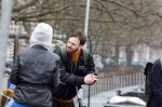 Amsterdam 3 februari 2022
Tim Hofman en Nienke Plas staan 20 minuten in de regen te kletsen op straat in Amsterdam centrum