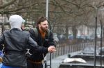 Amsterdam 3 februari 2022
Tim Hofman en Nienke Plas staan 20 minuten in de regen te kletsen op straat in Amsterdam centrum