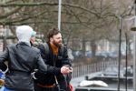 Amsterdam 3 februari 2022
Tim Hofman en Nienke Plas staan 20 minuten in de regen te kletsen op straat in Amsterdam centrum