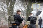 Amsterdam 3 februari 2022
Tim Hofman en Nienke Plas staan 20 minuten in de regen te kletsen op straat in Amsterdam centrum