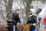 Amsterdam 3 februari 2022
Tim Hofman en Nienke Plas staan 20 minuten in de regen te kletsen op straat in Amsterdam centrum