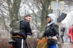 Amsterdam 3 februari 2022
Tim Hofman en Nienke Plas staan 20 minuten in de regen te kletsen op straat in Amsterdam centrum