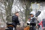 Amsterdam 3 februari 2022
Tim Hofman en Nienke Plas staan 20 minuten in de regen te kletsen op straat in Amsterdam centrum