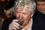 Laren 7 februari 2022
Boekpresentatie van Willibrord Frequin in het bonte paard. Rene v d Gijp reikte het eerste exemplaar uit . Fons de Poel is de schrijver.