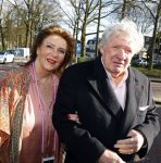 Laren 7 februari 2022
Boekpresentatie van Willibrord Frequin in het bonte paard. Rene v d Gijp reikte het eerste exemplaar uit . Fons de Poel is de schrijver.