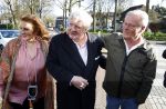 Laren 7 februari 2022
Boekpresentatie van Willibrord Frequin in het bonte paard. Rene v d Gijp reikte het eerste exemplaar uit . Fons de Poel is de schrijver.