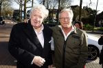 Laren 7 februari 2022
Boekpresentatie van Willibrord Frequin in het bonte paard. Rene v d Gijp reikte het eerste exemplaar uit . Fons de Poel is de schrijver.