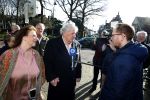 Laren 7 februari 2022
Boekpresentatie van Willibrord Frequin in het bonte paard. Rene v d Gijp reikte het eerste exemplaar uit . Fons de Poel is de schrijver.