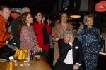 Laren 7 februari 2022
Boekpresentatie van Willibrord Frequin in het bonte paard. Rene v d Gijp reikte het eerste exemplaar uit . Fons de Poel is de schrijver.