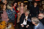 Laren 7 februari 2022
Boekpresentatie van Willibrord Frequin in het bonte paard. Rene v d Gijp reikte het eerste exemplaar uit . Fons de Poel is de schrijver.