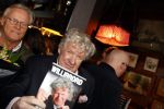 Laren 7 februari 2022
Boekpresentatie van Willibrord Frequin in het bonte paard. Rene v d Gijp reikte het eerste exemplaar uit . Fons de Poel is de schrijver.