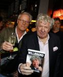 Laren 7 februari 2022
Boekpresentatie van Willibrord Frequin in het bonte paard. Rene v d Gijp reikte het eerste exemplaar uit . Fons de Poel is de schrijver.
