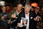 Laren 7 februari 2022
Boekpresentatie van Willibrord Frequin in het bonte paard. Rene v d Gijp reikte het eerste exemplaar uit . Fons de Poel is de schrijver.