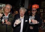 Laren 7 februari 2022
Boekpresentatie van Willibrord Frequin in het bonte paard. Rene v d Gijp reikte het eerste exemplaar uit . Fons de Poel is de schrijver.