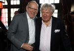 Laren 7 februari 2022
Boekpresentatie van Willibrord Frequin in het bonte paard. Rene v d Gijp reikte het eerste exemplaar uit . Fons de Poel is de schrijver. Willibrord en Willy v d Kerkhof