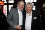 Laren 7 februari 2022
Boekpresentatie van Willibrord Frequin in het bonte paard. Rene v d Gijp reikte het eerste exemplaar uit . Fons de Poel is de schrijver. Willibrord en Willy v d Kerkhof
