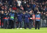 Eindhoven, 6 December 2016 Laatse groepswedstrijd in de Champions League Seizoen 2016/2017 PSV-FC Rostov, eindstand 0-0 en uitschakeling voor het gehele Europese Voetbal.
Willy v d Kuylen ontvangt uit handen van Marcel Brands een fotoboek