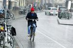 Amsterdam 19 januari 2022
Youp v t Hek arriveert op zijn fiets bij de kleine komedie. Kleine komedie doet dienst als kapsalon.