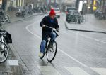 Amsterdam 19 januari 2022
Youp v t Hek arriveert op zijn fiets bij de kleine komedie. Kleine komedie doet dienst als kapsalon.
