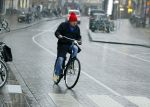Amsterdam 19 januari 2022
Youp v t Hek arriveert op zijn fiets bij de kleine komedie. Kleine komedie doet dienst als kapsalon.