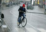 Amsterdam 19 januari 2022
Youp v t Hek arriveert op zijn fiets bij de kleine komedie. Kleine komedie doet dienst als kapsalon.