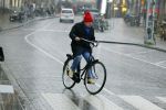Amsterdam 19 januari 2022
Youp v t Hek arriveert op zijn fiets bij de kleine komedie. Kleine komedie doet dienst als kapsalon.