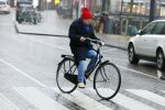Amsterdam 19 januari 2022
Youp v t Hek arriveert op zijn fiets bij de kleine komedie. Kleine komedie doet dienst als kapsalon.