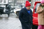 Amsterdam 19 januari 2022
Youp v t Hek arriveert op zijn fiets bij de kleine komedie. Kleine komedie doet dienst als kapsalon.