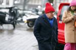 Amsterdam 19 januari 2022
Youp v t Hek arriveert op zijn fiets bij de kleine komedie. Kleine komedie doet dienst als kapsalon.