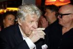 Laren 7 februari 2022
Boekpresentatie van Willibrord Frequin in het bonte paard. Rene v d Gijp reikte het eerste exemplaar uit . Fons de Poel is de schrijver.