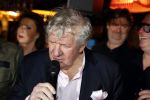 Laren 7 februari 2022
Boekpresentatie van Willibrord Frequin in het bonte paard. Rene v d Gijp reikte het eerste exemplaar uit . Fons de Poel is de schrijver.