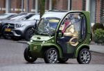Amsterdam 20 januari 2023
Connie Witteman doet in haar groene biro en gouden jas met roze trui boodschappen in Amsterdam zuid.