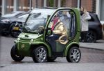Amsterdam 20 januari 2023
Connie Witteman doet in haar groene biro en gouden jas met roze trui boodschappen in Amsterdam zuid.