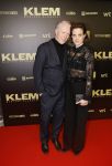 Amsterdam 30 januari 2023
Premiere Klem in Tuschinski met in de hoofdrollen Georgina Verbaan Barry Atsma Jacob Derwig Claudia Vismara Antonio Rampino Zoe Cusell Yenthe Bos en Marie  Mae v Zuilen. Hajo Bruins met partner
