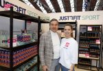 Amsterdam 18 februari 2023
Hein Vegeer en zijn dochter staan met div produkten op de huishoudbeurs (JustBfit Sport)