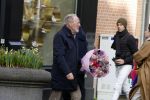 Amsterdam 11 februari 2023
Henk de Vries koopt bloemen bij Menno Kroon  in Amsterdam Zuid