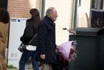 Amsterdam 11 februari 2023
Henk de Vries koopt bloemen bij Menno Kroon  in Amsterdam Zuid