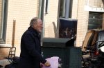 Amsterdam 11 februari 2023
Henk de Vries koopt bloemen bij Menno Kroon  in Amsterdam Zuid