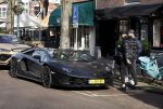 Amsterdam 10 februari 2023
Mobicepp en Joey Bravo in hun Lamborghini's in Amsterdam zuid.
