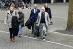 Utrecht 9 februari 2023
Kort geding Roxeanne Hazes vs. Rachel Hazes.  Roxeanne Hazes haar advocaat Maarten Kox (l) komt aan bij de rechtbank in Utrecht. Naast hem loopt ex advocaat Mr Tomlow en erachter Marieke v Beek en Robert Arjan Israel met vriendin