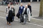 Utrecht 9 februari 2023
Kort geding Roxeanne Hazes vs. Rachel Hazes.  Roxeanne Hazes haar advocaat Maarten Kox (l) komt aan bij de rechtbank in Utrecht. Naast hem loopt ex advocaat Mr Tomlow en erachter Marieke v Beek en Robert Arjan Israel met vriendin