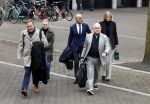 Utrecht 9 februari 2023
Kort geding Roxeanne Hazes vs. Rachel Hazes.  Roxeanne Hazes haar advocaat Maarten Kox (l) komt aan bij de rechtbank in Utrecht. Naast hem loopt ex advocaat Mr Tomlow en erachter Marieke v Beek en Robert Arjan Israel met vriendin
