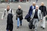 Utrecht 9 februari 2023
Kort geding Roxeanne Hazes vs. Rachel Hazes.  Roxeanne Hazes haar advocaat Maarten Kox (l) komt aan bij de rechtbank in Utrecht. Naast hem loopt ex advocaat Mr Tomlow en erachter Marieke v Beek en Robert Arjan Israel met vriendin