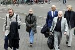 Utrecht 9 februari 2023
Kort geding Roxeanne Hazes vs. Rachel Hazes.  Roxeanne Hazes haar advocaat Maarten Kox (l) komt aan bij de rechtbank in Utrecht. Naast hem loopt ex advocaat Mr Tomlow en erachter Marieke v Beek en Robert Arjan Israel met vriendin