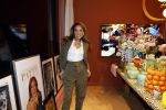 Amsterdam 3 februari 2023
Patty Brard verkoopt vrijwillig haar inboeder bij Decor Amsterdam. Ook sochter Priscilla Nasi en haar Man Antoine zijn aanwezig.